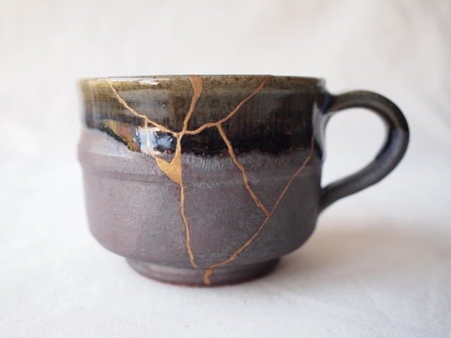 Online Open Campus: Embracing the Art of Kintsugi - A Golden Joinery Reviving Life. Witness the beauty of resilience and renewal through the ancient Japanese art form.